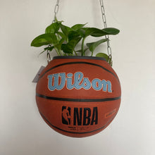 Charger l'image dans la galerie, ballon-de-basket-recycle-en-pot-de-fleurs-deco-basketball-memphis-grizzlies