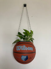 Charger l'image dans la galerie, ballon-de-basket-recycle-en-pot-de-fleurs-deco-basketball-memphis-grizzlies