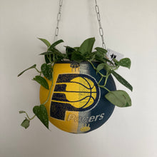 Charger l'image dans la galerie, ballon-de-basket-recycle-en-pot-de-fleurs-decoration-basketball-pacers