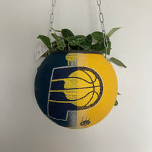 Charger l'image dans la galerie, ballon-de-basket-recycle-en-pot-de-fleurs-decoration-basketball-pacers