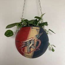 Charger l'image dans la galerie, ballon-de-basket-recycle-en-pot-de-fleurs-decoration-basketball-rockets