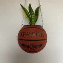 Charger l'image dans la galerie, ballon-de-basket-spalding-nba-deco-basketball-decoration-pot-de-fleurs-1