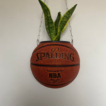 Charger l'image dans la galerie, ballon-de-basket-spalding-nba-deco-basketball-decoration-pot-de-fleurs-1
