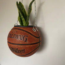 Charger l'image dans la galerie, ballon-de-basket-spalding-nba-deco-basketball-decoration-pot-de-fleurs-2