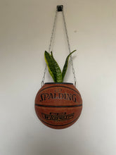 Charger l'image dans la galerie, ballon-de-basket-spalding-nba-deco-basketball-decoration-pot-de-fleurs-2
