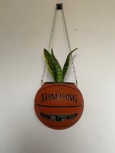 Charger l'image dans la galerie, ballon-de-basket-spalding-nba-deco-basketball-decoration-pot-de-fleurs-4
