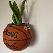 Charger l'image dans la galerie, ballon-de-basket-spalding-nba-deco-basketball-decoration-pot-de-fleurs-5