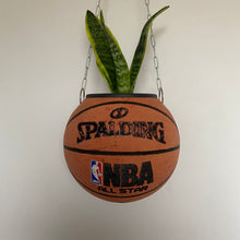 Charger l'image dans la galerie, ballon-de-basket-spalding-vintage-nba-deco-basketball-decoration-pot-de-fleurs