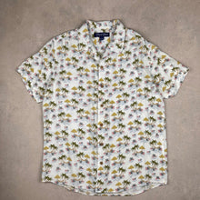 Charger l'image dans la galerie, chemise-a-fleurs-homme-blanche-unisexe