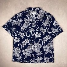 Charger l'image dans la galerie, chemise-aloha-a-fleurs-vintage-bleue-marine-en-coton-made-in-hawaii-homme