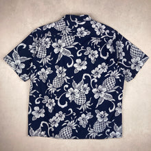 Charger l'image dans la galerie, chemise-aloha-a-fleurs-vintage-bleue-marine-en-coton-made-in-hawaii-homme