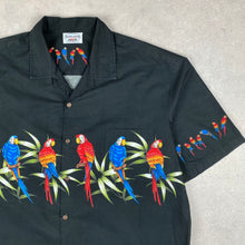 Charger l'image dans la galerie, chemise-aloha-made-in-hawaii-usa-noire