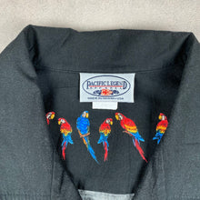 Charger l'image dans la galerie, chemise-aloha-made-in-hawaii-usa-noire