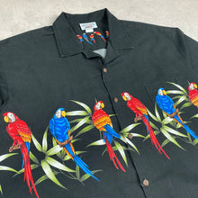 Charger l'image dans la galerie, chemise-aloha-made-in-hawaii-usa-noire
