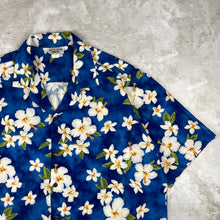 Charger l'image dans la galerie, chemise-aloha-vintage-homme-a-fleurs-made-in-hawaii