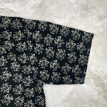 Charger l'image dans la galerie, chemise-hawaienne-a-fleur-homme-noire-et-blanche