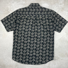 Charger l'image dans la galerie, chemise-hawaienne-a-fleur-homme-noire-et-blanche