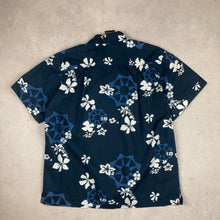 Charger l'image dans la galerie, chemise-hawaienne-a-fleurs-bleue-marine