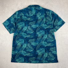 Charger l'image dans la galerie, chemise-hawaienne-a-fleurs-homme-bleue