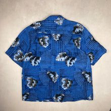 Charger l'image dans la galerie, chemise-hawaienne-a-fleurs-homme-bleue