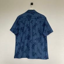 Charger l'image dans la galerie, chemise-hawaienne-a-fleurs-homme-bleue