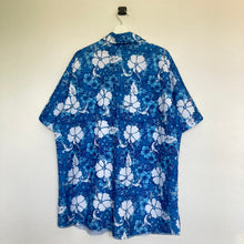 Charger l'image dans la galerie, chemise-hawaienne-a-fleurs-homme-bleue-et-blanche