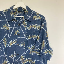 Charger l'image dans la galerie, chemise-hawaienne-a-fleurs-homme-bleue-vintage