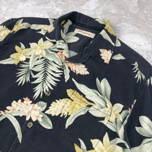Charger l'image dans la galerie, Analyzing image chemise-hawaienne-a-fleurs-homme-en-soie-tommy-bahama