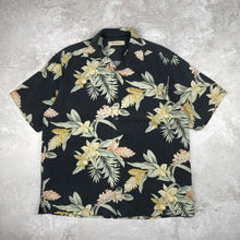 Charger l'image dans la galerie, Analyzing image chemise-hawaienne-a-fleurs-homme-en-soie-tommy-bahama