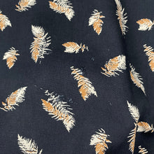 Charger l'image dans la galerie, chemise-hawaienne-a-fleurs-homme-noire