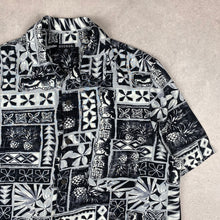 Charger l'image dans la galerie, chemise-hawaienne-a-fleurs-homme-noire