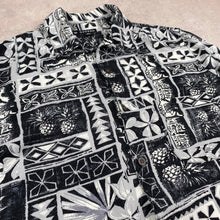 Charger l'image dans la galerie, chemise-hawaienne-a-fleurs-homme-noire