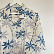 Charger l'image dans la galerie, chemise-hawaienne-a-fleurs-homme-tommy-bahama-soie-blanche