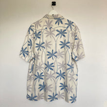 Charger l'image dans la galerie, chemise-hawaienne-a-fleurs-homme-tommy-bahama-soie-blanche
