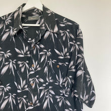 Charger l'image dans la galerie, chemise-hawaienne-a-fleurs-homme-vintage-noire