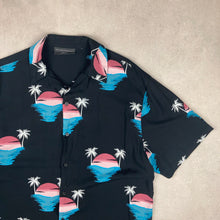 Charger l'image dans la galerie, chemise-hawaienne-a-fleurs-noire