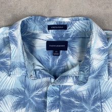 Charger l'image dans la galerie, chemise-hawaienne-a-fleurs-palmiers-bleu-ciel