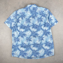 Charger l'image dans la galerie, chemise-hawaienne-a-fleurs-palmiers-bleu-ciel