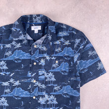 Charger l'image dans la galerie, chemise-hawaienne-a-fleurs-palmiers-bleue-foncee