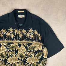 Charger l'image dans la galerie, chemise-hawaienne-a-fleurs-vintage-noire-homme