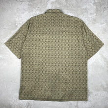 Charger l'image dans la galerie, chemise-hawaienne-a-motifs-homme-vintage