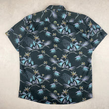 Charger l'image dans la galerie, chemise-hawaienne-grise-a-fleurs-homme