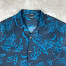 Charger l'image dans la galerie, chemise-hawaienne-homme-a-fleurs-bleue