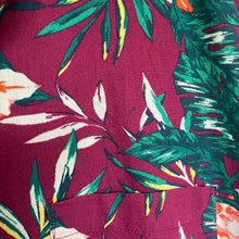 Charger l'image dans la galerie, chemise-hawaienne-homme-a-fleurs-bordeaux
