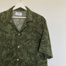 Charger l'image dans la galerie, chemise-hawaienne-homme-a-fleurs-kaki