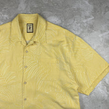 Charger l'image dans la galerie, chemise-hawaienne-homme-jaune-en-soie
