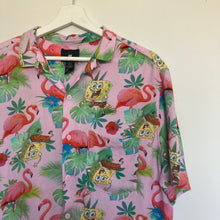 Charger l'image dans la galerie, chemise-hawaienne-rose-a-fleurs-pour-homme