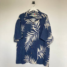 Charger l'image dans la galerie, chemise-hawaienne-soie-homme-vintage-a-fleurs-bleue