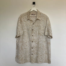 Charger l'image dans la galerie, chemise-hawaienne-vintage-a-fleurs-homme-en-soie