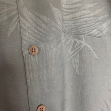 Charger l'image dans la galerie, chemise-hawaienne-vintage-a-fleurs-homme-kaki-en-soie